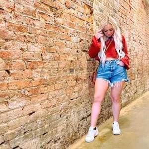 Meet your Posher, Stephanie